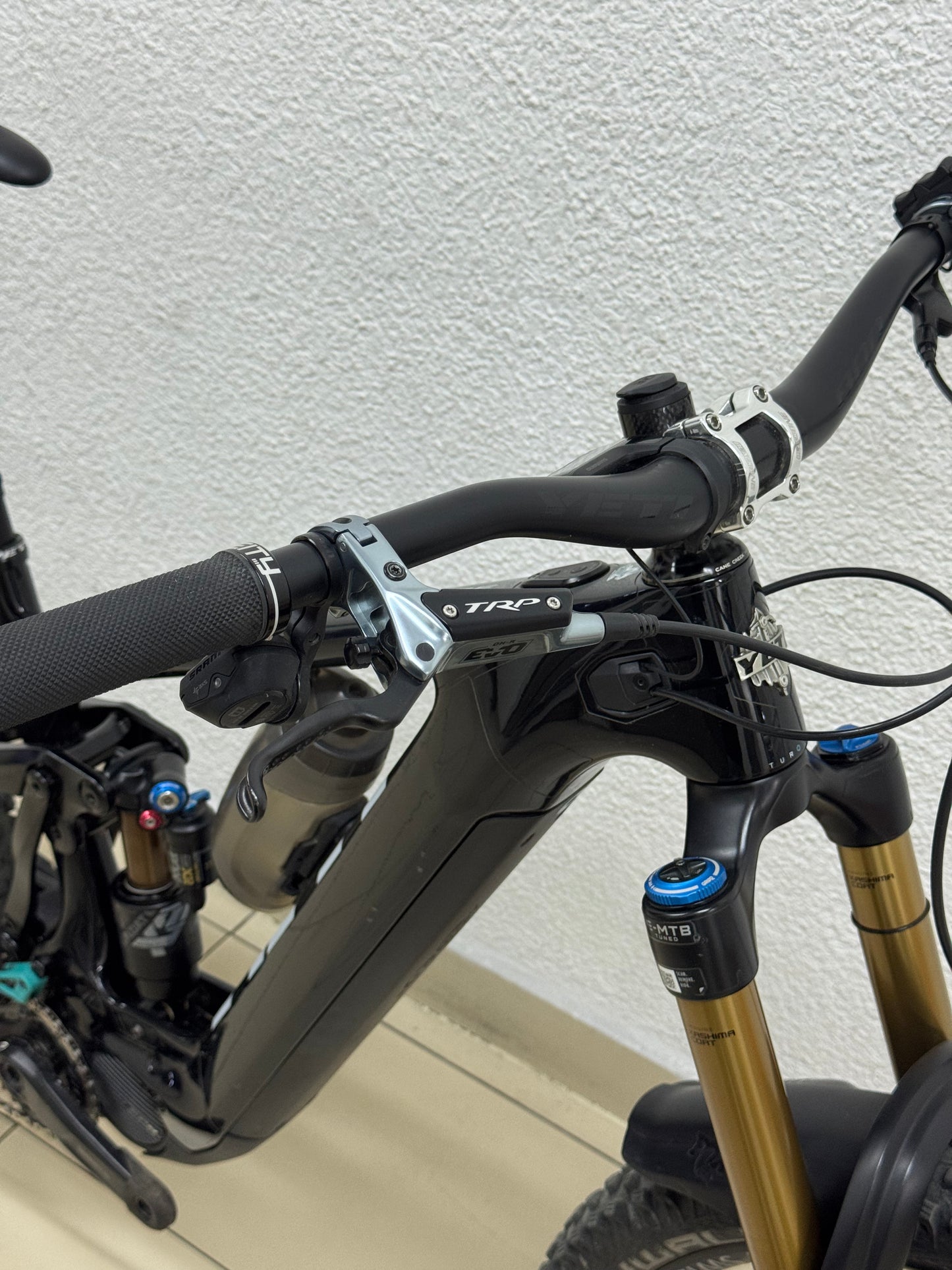 Custom Yeti 160E